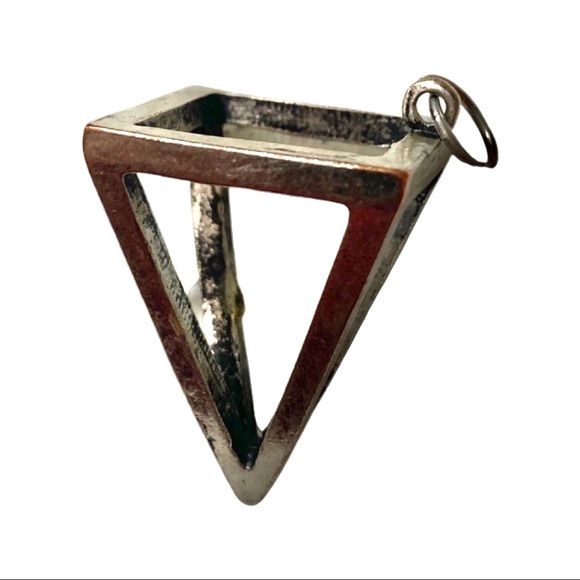 Free Geometric Pendant - Picture 3 of 4